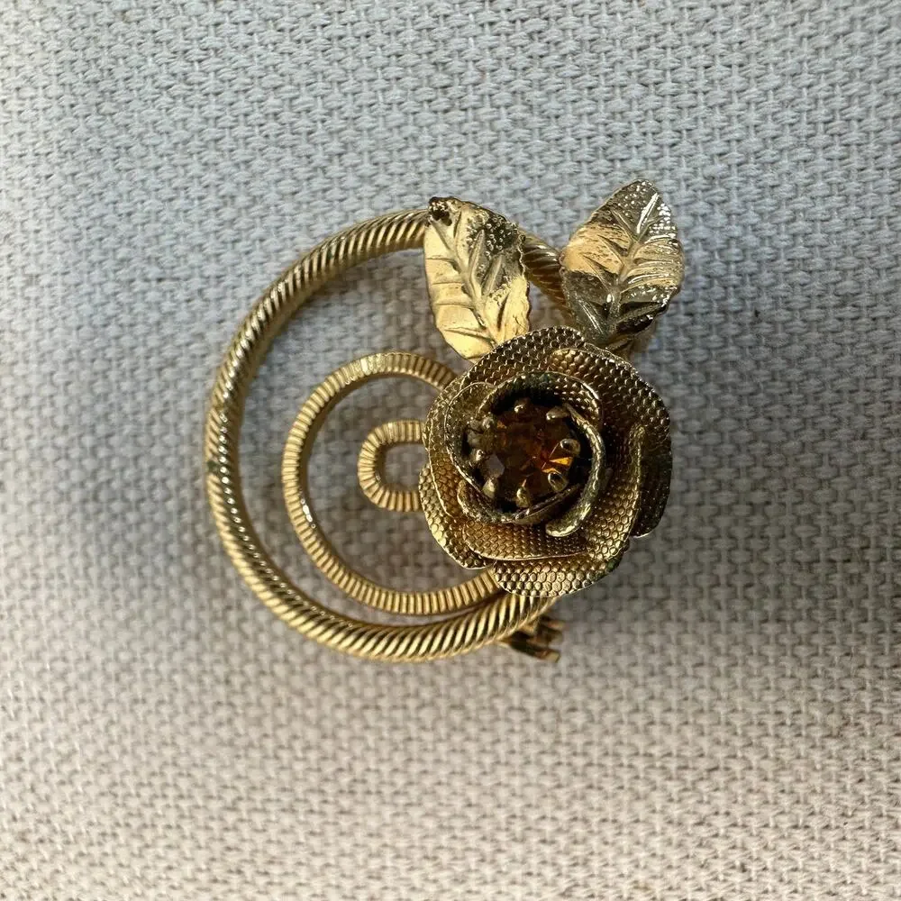 Floral Gold Tone Spiral Circle Rose Spun Gold Leaf Brooch Pin w/ Citrine Jewel